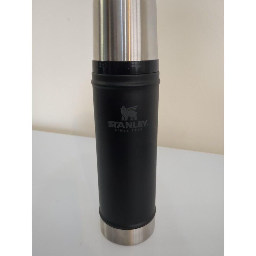 Stanley Classic Series The Legendary Classic Bottle 20 oz Black